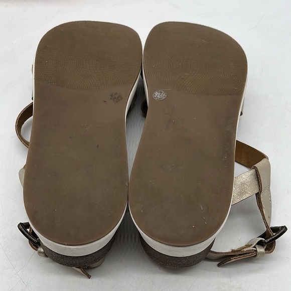 Crown Vintage Gold Strappy Platform Sandal Size 9.5. MCS2645A - Picture 6 of 7